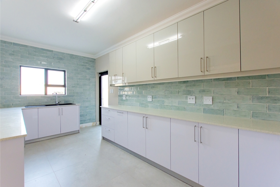 5 Bedroom Property for Sale in Myburgh Park Western Cape